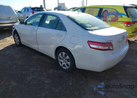2011 Toyota Camry Le z USA, uszkodzony, nr VIN 4T1BF3EK3BU624207